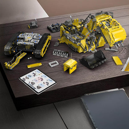 Heavy-Duty RC Excavator | 4766pcs